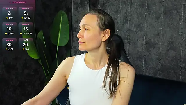 Snapshot of Lillian_White chatting on April 12, 2026, 12:58 am Lillian White online show from April 12, 2026, 12:58 am