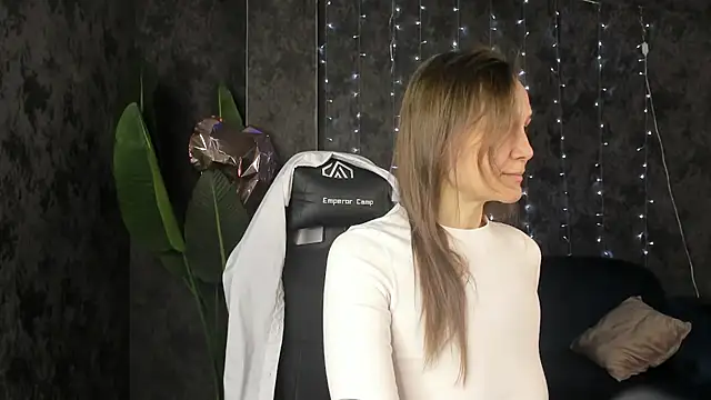 Snapshot of Lillian_White chatting on March 25, 2026, 1:06 am Lillian White online show from March 25, 2026, 1:06 am