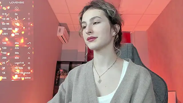 Snapshot of LuxRayi chatting on November 5, 2025, 2:47 am LuxRayi online show from November 5, 2025, 2:47 am