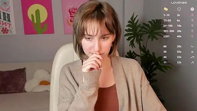 Snapshot of LuxRayi chatting on February 14, 2026, 5:40 am LuxRayi online show from February 14, 2026, 5:40 am