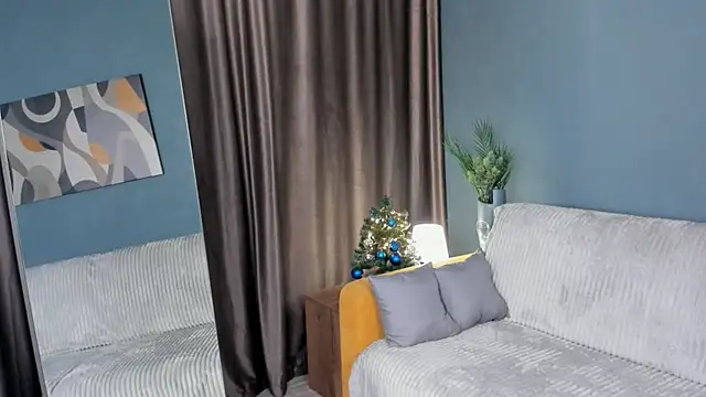 Snapshot of MoireBramblett chatting on December 11, 2024, 8:50 pm MoireBramblett online show from December 11, 2024, 8:50 pm