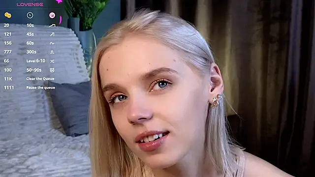 Snapshot of MoireBramblett chatting on December 19, 2024, 1:40 pm MoireBramblett online show from December 19, 2024, 1:40 pm