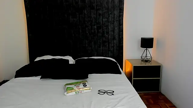 NataGarcia online show from October 16, 2025, 3:53 pm