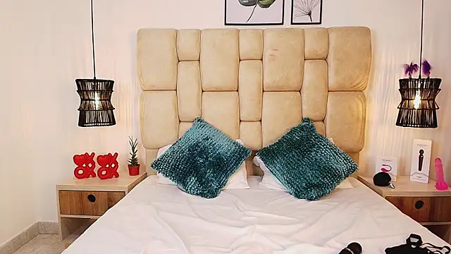 AdharaSmithh online show from March 20, 2025, 11:56 pm