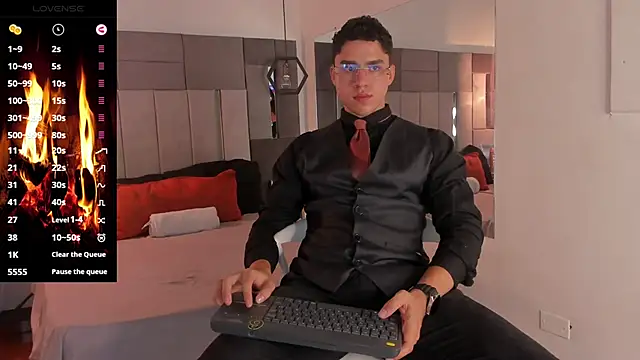 LiamNovak online show from November 27, 2025, 12:49 pm