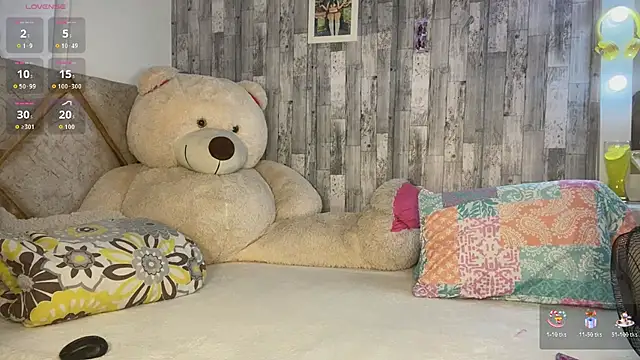 Snapshot of Violetrousse chatting on October 25, 2025, 9:15 pm Violetrousse online show from October 25, 2025, 9:15 pm