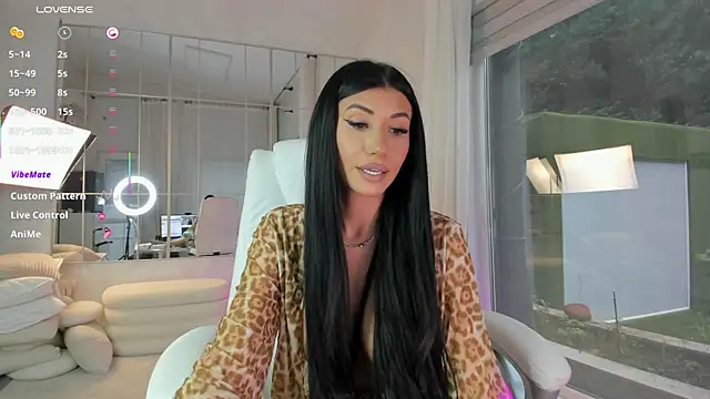 missdiamond  online show from November 7, 2025, 8:08 am