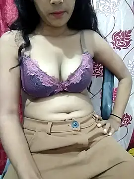 Snapshot of CuteMannaat chatting on August 8, 2026, 7:37 am CuteMannaat online show from August 8, 2026, 7:37 am