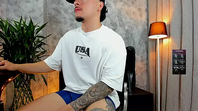 boyc022  online show from November 25, 2025, 1:17 am