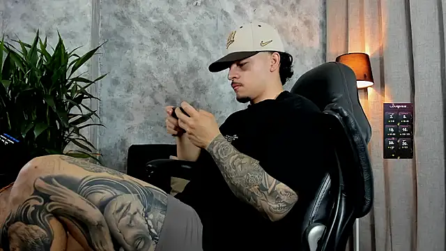 boyc022  online show from November 29, 2025, 1:11 pm