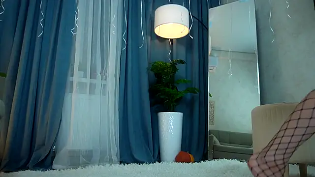 Snapshot of lika_maa chatting on November 8, 2025, 6:22 pm lika maa online show from November 8, 2025, 6:22 pm