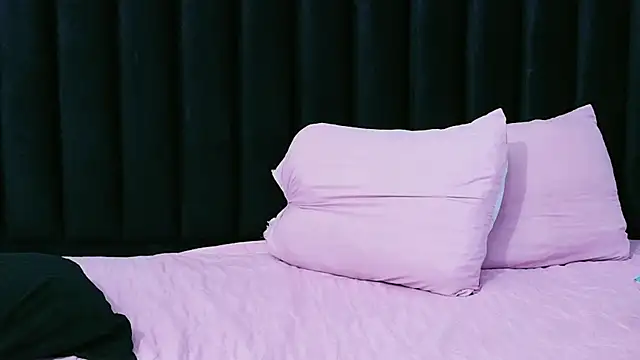 Snapshot of hornybarelylegalgirl chatting on April 9, 2026, 12:33 pm hornybarelylegalgirl online show from April 9, 2026, 12:33 pm