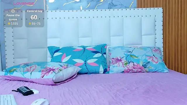 Snapshot of hornybarelylegalgirl chatting on April 13, 2026, 12:31 pm hornybarelylegalgirl online show from April 13, 2026, 12:31 pm