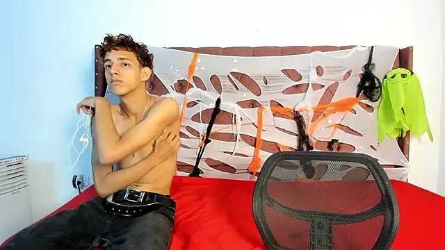 Snapshot of smiths_couple chatting on October 23, 2025, 1:10 pm smiths couple online show from October 23, 2025, 1:10 pm