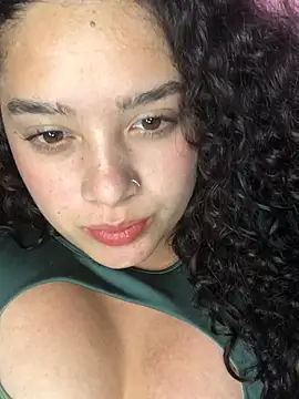 Snapshot of Julieta_333 chatting on March 20, 2025, 5:57 am Julieta 333 online show from March 20, 2025, 5:57 am