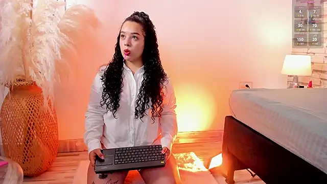 Julieta 333 online show from November 20, 2025, 11:44 am