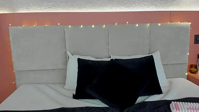 AniiRose online show from December 5, 2025, 1:27 am