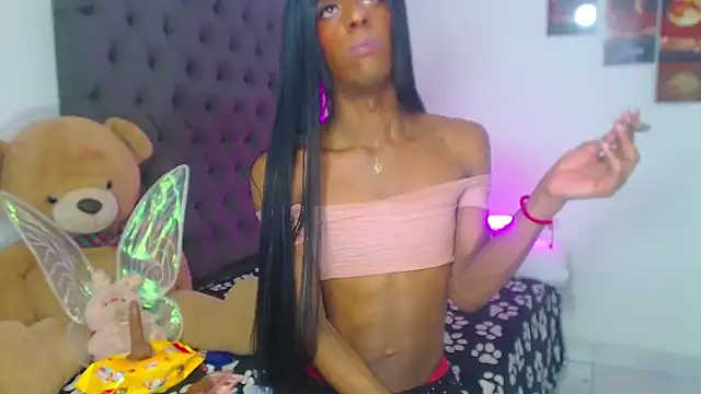 lucianadolll online show from December 5, 2025, 7:23 pm