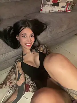 Snapshot of alessia_iris19 chatting on October 10, 2025, 3:40 am alessia iris19 online show from October 10, 2025, 3:40 am