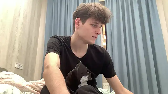 cutie guys online show from December 7, 2024, 4:42 pm