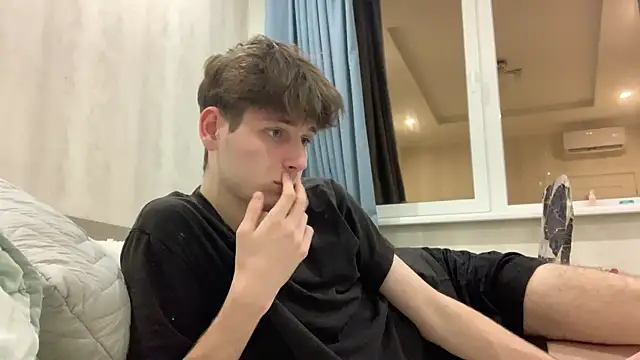 cutie guys online show from December 5, 2024, 6:28 pm