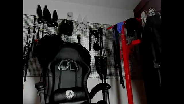 Snapshot of Evil_sammy chatting on July 8, 2026, 12:13 am Evil sammy online show from July 8, 2026, 12:13 am