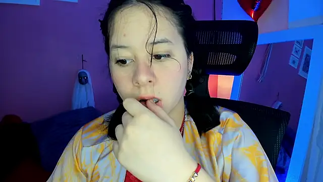 agnes 213 online show from October 4, 2025, 3:02 pm