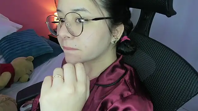 agnes 213 online show from September 22, 2025, 1:17 pm