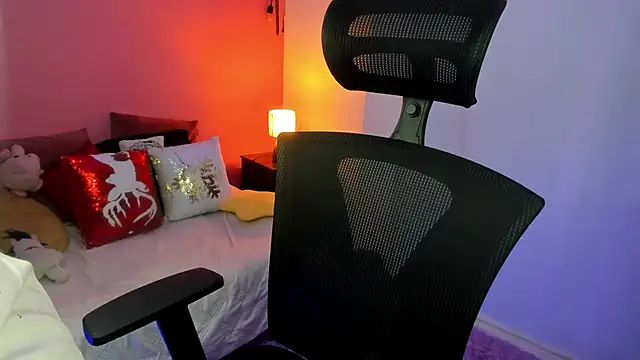 agnes 213 online show from February 7, 2026, 1:52 pm