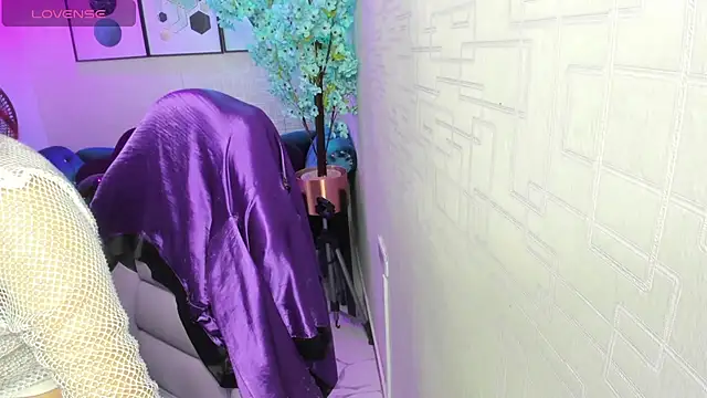 Theia moon online show from September 9, 2025, 12:47 pm