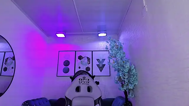 Theia moon online show from October 19, 2025, 3:53 am