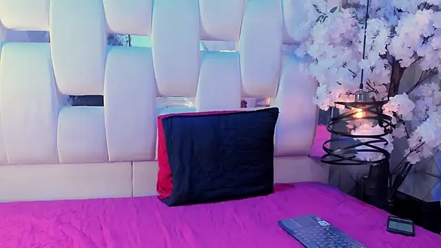 Parismorelli1 online show from April 22, 2026, 7:37 am