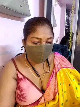 Snapshot of RomeoJuliet345 chatting on April 1, 2026, 4:36 am RomeoJuliet345 online show from April 1, 2026, 4:36 am