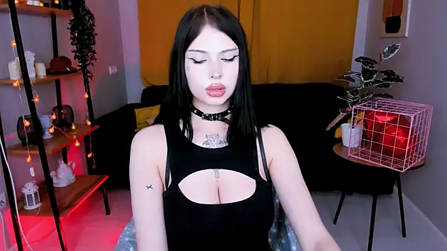 Snapshot of Barbara_xKiss chatting on March 20, 2025, 12:11 pm Barbara xKiss online show from March 20, 2025, 12:11 pm