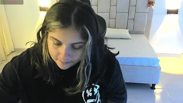 Snapshot of Sienna_Jones chatting on December 31, 2024, 1:08 pm Sienna Jones online show from December 31, 2024, 1:08 pm