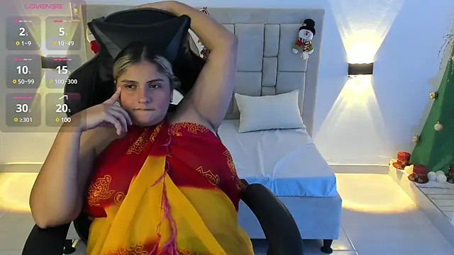 Snapshot of Sienna_Jones chatting on December 17, 2024, 6:31 pm Sienna Jones online show from December 17, 2024, 6:31 pm