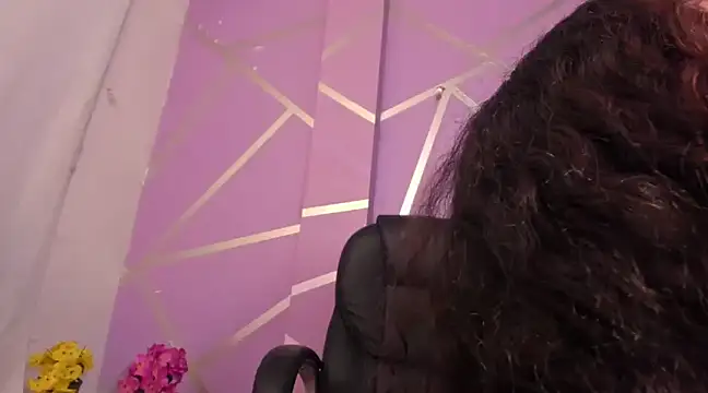 Snapshot of Queenjenn__ chatting on February 15, 2025, 11:58 pm Queenjenn online show from February 15, 2025, 11:58 pm