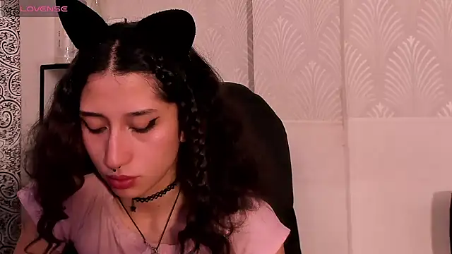 Snapshot of Queenjenn__ chatting on March 2, 2025, 7:54 am Queenjenn online show from March 2, 2025, 7:54 am