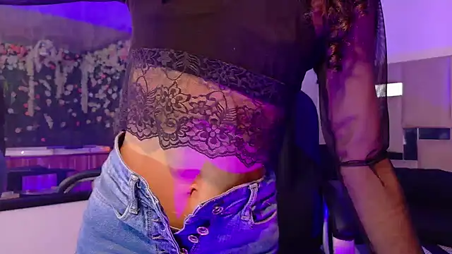 Snapshot of Queenjenn__ chatting on October 9, 2025, 5:08 am Queenjenn online show from October 9, 2025, 5:08 am