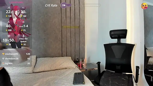 shopia anderson  online show from December 10, 2024, 12:49 pm