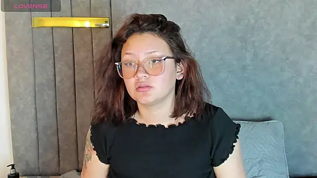 shopia anderson  online show from December 2, 2024, 4:26 pm