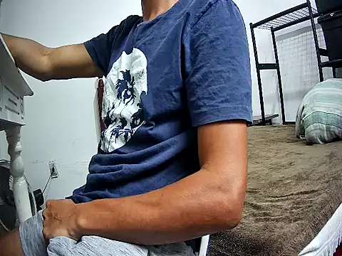 Snapshot of SkinnyLatinMan chatting on November 7, 2025, 5:39 pm SkinnyLatinMan online show from November 7, 2025, 5:39 pm