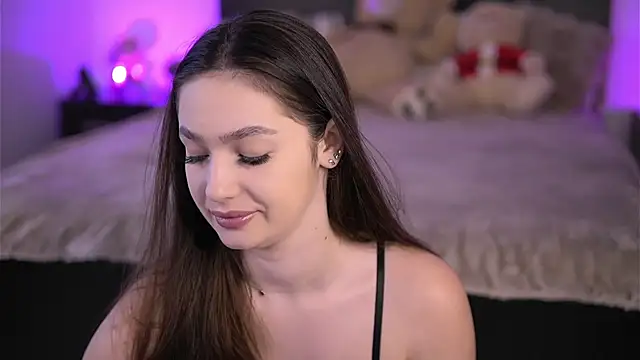 VixenAmour online show from December 16, 2025, 6:39 am