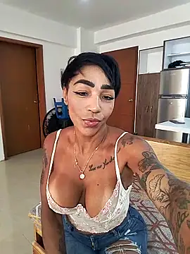 Snapshot of Alison_fitness chatting on February 25, 2025, 8:42 pm Alison fitness online show from February 25, 2025, 8:42 pm