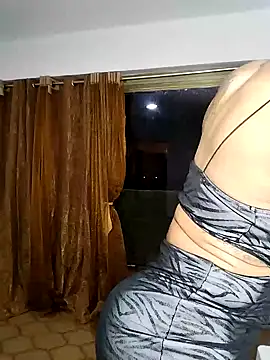 Snapshot of Alison_fitness chatting on November 30, 2025, 2:01 am Alison fitness online show from November 30, 2025, 2:01 am