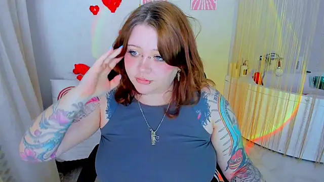 MoonLghte online show from February 13, 2026, 3:39 am