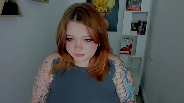 MoonLghte online show from November 21, 2025, 8:30 pm