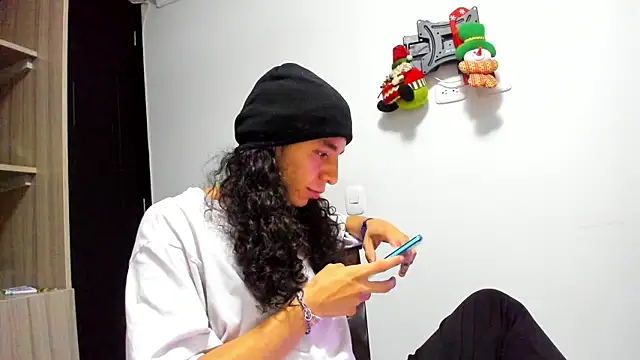 Snapshot of Mugiwara666 chatting on December 5, 2024, 12:14 am Mugiwara666 online show from December 5, 2024, 12:14 am