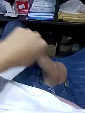 Steve98768 online show from October 9, 2025, 7:25 pm