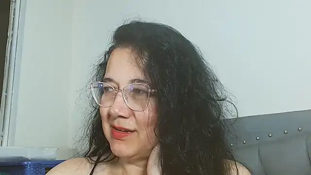 maturepriscila online show from April 15, 2026, 7:58 pm